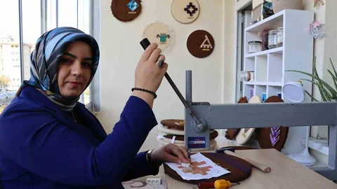 Filografi ve ehramın buluştuğu tablolar dikkat çekiyor