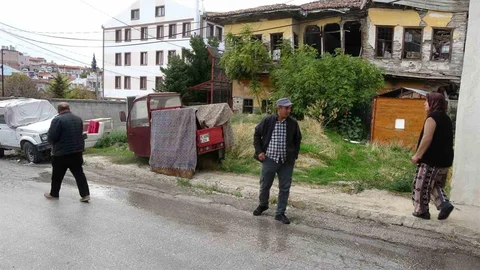 Burdur'da ev sahibi ile kiracı arasında yaşanan çöp bahçe kavgası, mahallede huzursuzluğa yol açtı.