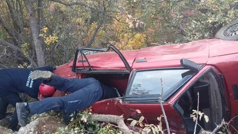 Karaman'da otomobil uçuruma yuvarlandı