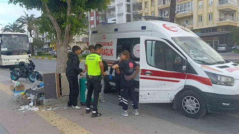 Antalya'nın Manavgat ilçesinde motosiklet kazasında sürücü yaralandı.