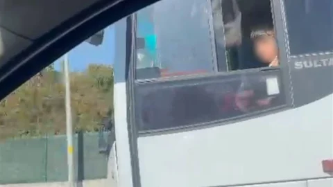 İstanbul'da çocuğun tehlikeli otobüs yolculuğu