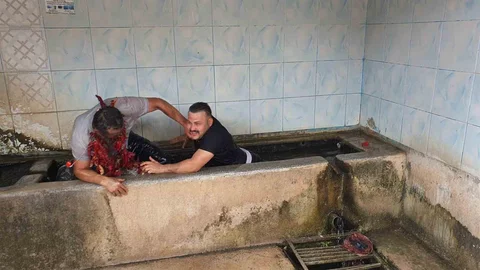 Manisa'da Düğüne Geç Kalana Sulu Ceza