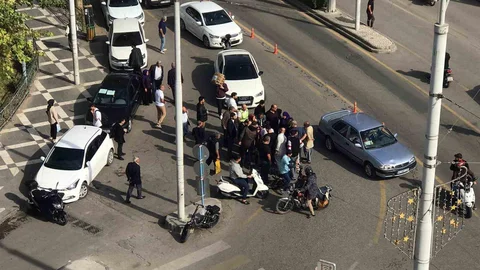 Şanlıurfa'da otomobil çarpan çocuk yaralandı, sürücü kayıplara karıştı.