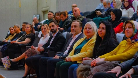 Bolu'da "Karışık Kaset 2" konserine ilgi büyüktü