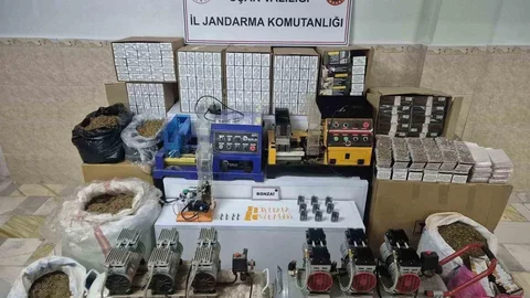 Uşak'ta jandarma, uyuşturucu ve kaçak sigara operasyonu gerçekleştirdi
