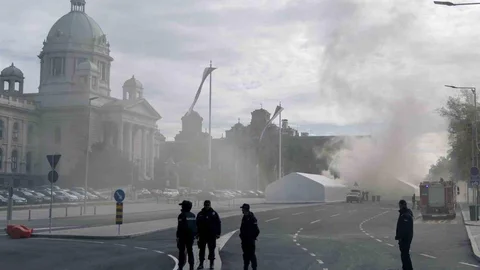Sırbistan'da Parlamento Önünde Silahlı Saldırı