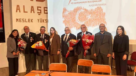 Alaşehir'de Gaziler Öğrencilerle Buluştu