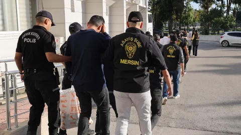 Mersin'de 7 Adrese Eş Zamanlı Operasyon