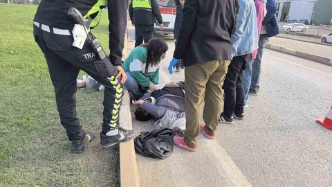 Bursa'da motosiklet kaldırıma savruldu, sürücü yaralandı