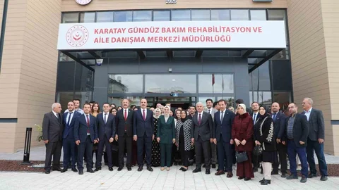 Konya'da Bakan Göktaş, evlilik kredisinden yararlanan bir çiftin nikahında şahitlik yaptı.