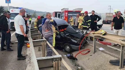 Mustafakemalpaşa'da feci kaza: 4 yaralı