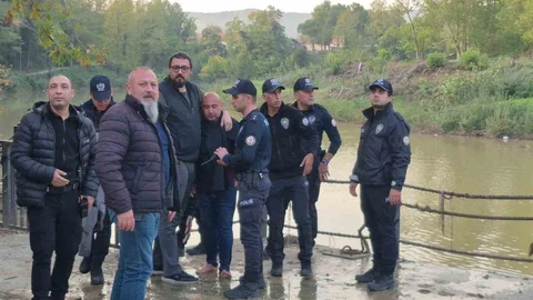 Bartın'da eşiyle tartışan bir adam ırmağa atladı