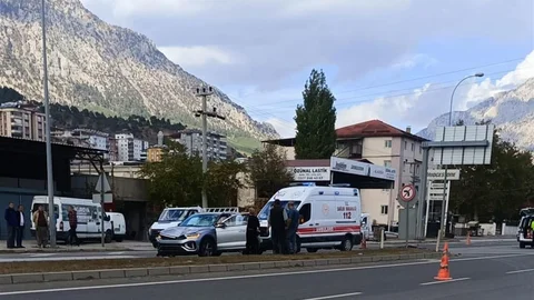 Pozantı'da otomobille çarpışan motosiklet sürücüsü ağır yaralandı