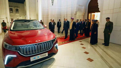 Cumhurbaşkanı Erdoğan, Umman Sultanı El Said’e Togg hediye etti