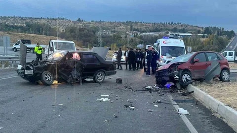 Malatya'da iki aracın çarpıştığı kazada 3 kişi yaralandı