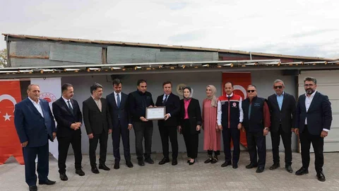 Vali Aydoğdu, Erzincan'daki büyükbaş hayvancılık tesisini ziyaret etti.