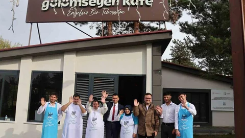 Erzurum'da özel bireylerin üretim merkezi olan Gülümseyen Kafe, önemli bir sosyal proje olarak öne çıkıyor.