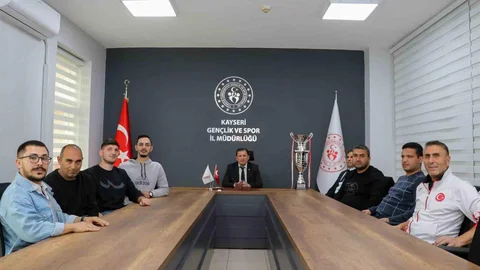 Kayseri'de Şampiyon Takıma Ziyaret