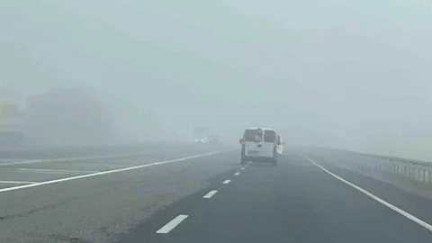 Kars'ta yoğun sis ulaşımı olumsuz etkiliyor