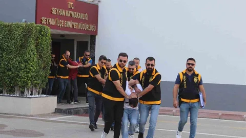 Adana'da suç örgütüne yönelik düzenlenen operasyonda 4 kişi tutuklandı.