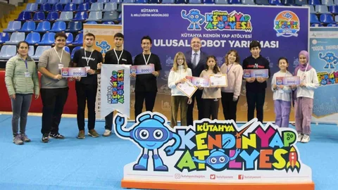 Kütahya'da Ulusal Robot Yarışması'nda ödüller sahiplerini buldu