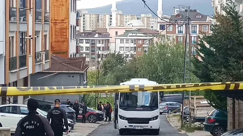 İstanbul Sancaktepe'de kız kaçırma nedeniyle çıkan kavgada 3 kişi hayatını kaybetti.