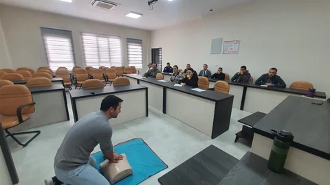 Demirci'de belediye personeline ilk yardım uygulama eğitimi verildi