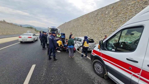Kastamonu'da cenazeye giden aile kaza yaptı