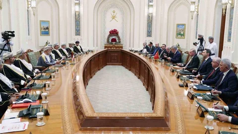 Cumhurbaşkanı Erdoğan Umman’da heyetlerarası toplantıya başkanlık etti