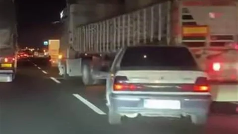 Diyarbakır'da Tır Altında Kalan Otomobil