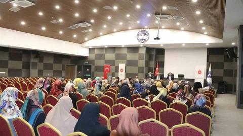 Elazığ'da Kur'an kursu öğreticileri bir araya geldi
