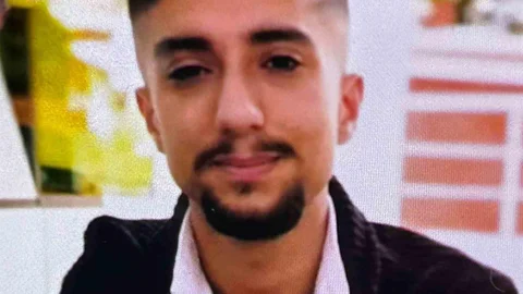 Zeytinburnu'nda bıçaklı kavga sonucu 27 yaşındaki bir genç yaşamını yitirdi, iki arkadaşı yaralandı.