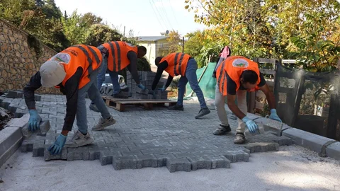 Toroslar Belediyesi, Yayla Yollarını Kilit Parkeyle Yeniliyor