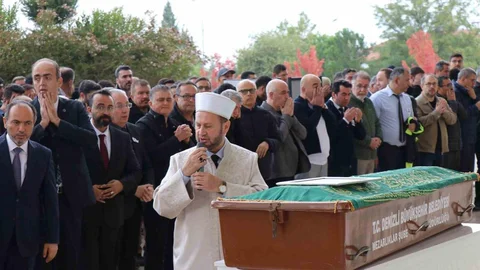 Denizli'de hayatını kaybeden profesör son yolculuğuna uğurlandı