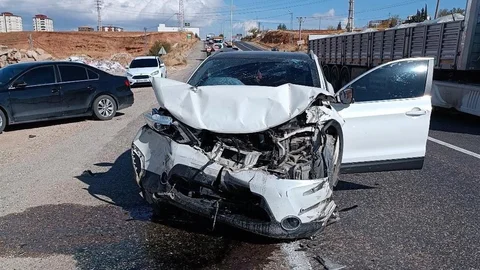 Adıyaman'da traktör ve otomobil çarpıştı, 4 kişi yaralandı
