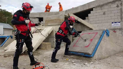 Van'da deprem tatbikatı yapıldı