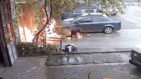 Kastamonu'da oto tamirhanesinde çıkan yangında iki kişi son anda kurtuldu