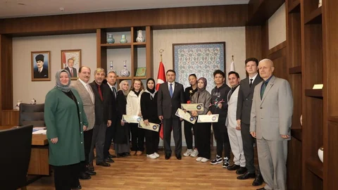 Kütahya'da dereceler elde eden öğrenciler ödüllendirildi