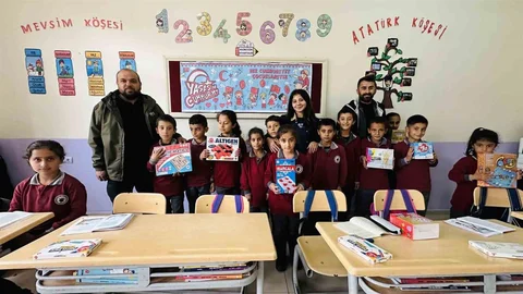 Yüksekova'da öğrencilere oyun seti hediye edildi