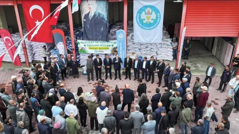 Manisa'da Çiftçilere Tohum Desteği