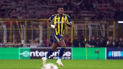 İstanbul'da Jhon Duran sahada