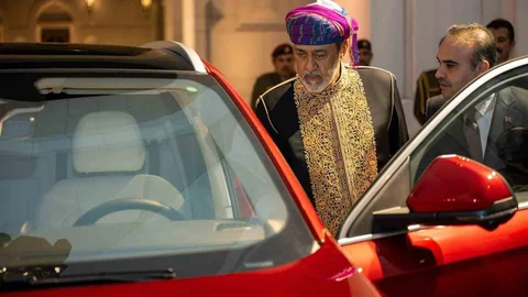 Bakan Kacır: Anadolu kırmızısı Togg, Türkiye-Umman dostluğunun simgelerinden biri oldu