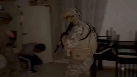 Hatay'da gizli bir bölmede saklanan 2 aranan şahıs bulundu
