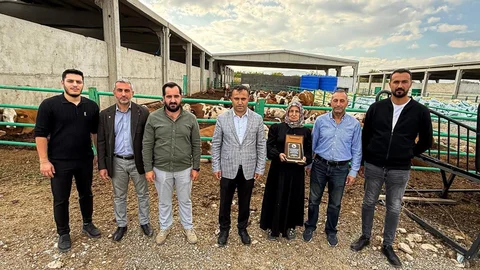 Malatya'da Kadın Girişimciye Plaket