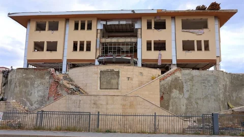 Bayburt'ta Kültür Merkezi İçin Yıkım Çalışmaları