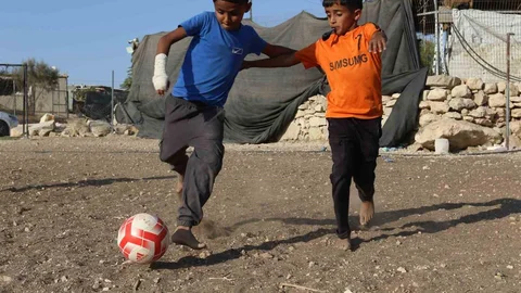 Batı Şeria'da Filistinliler, Yahudi yerleşimcilerin saldırıları nedeniyle can güvenlikleri olmadan yaşamaya devam ediyor