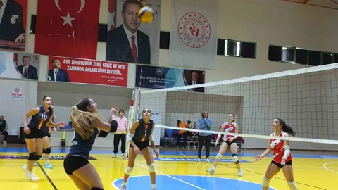 Burhaniye'de Cumhuriyet Kupası heyecanı başladı