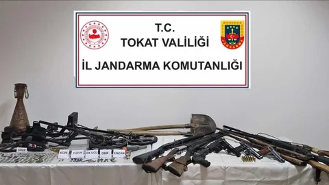 Tokat'ta tarihi eser kaçakçılığı yapan bir kişi, jandarma ekipleri tarafından suçüstü yakalandı.