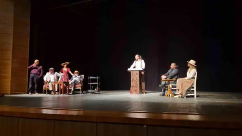 Düzce'de Tiyatro Geri Dönüşü