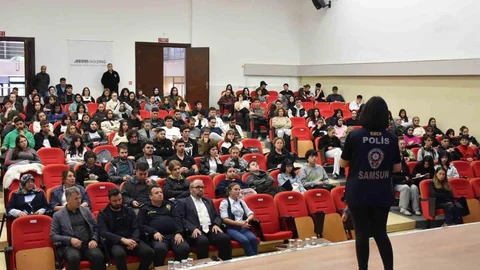 Samsun'da öğrenciler uyuşturucu ve siber güvenlik konusunda bilinçlendi
